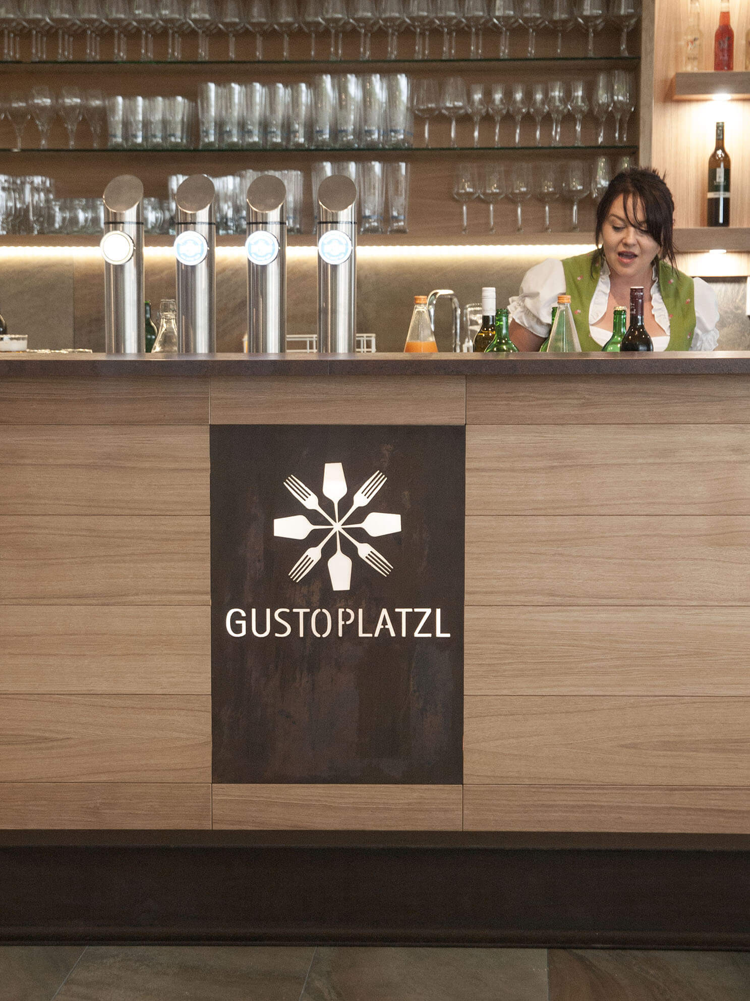 gustoplatzl, Corporate Design, Logo, Werbung, Klappotetz, Weinschenke, Rost, Klöch, Tomaschitz, 