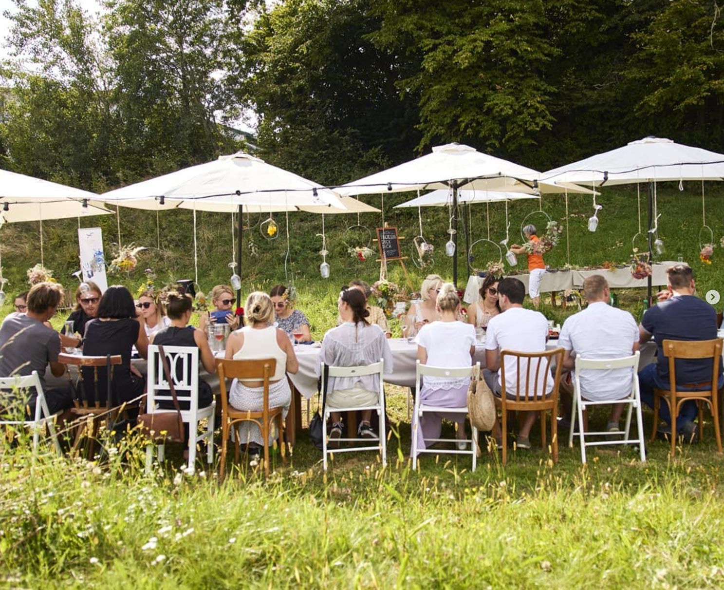 markenlogo, grafik design, event design, eat the farm, Biolandwirtschaft, Dachmarke, Konzept, Dinner, Gartendinner, Tisch im Garten