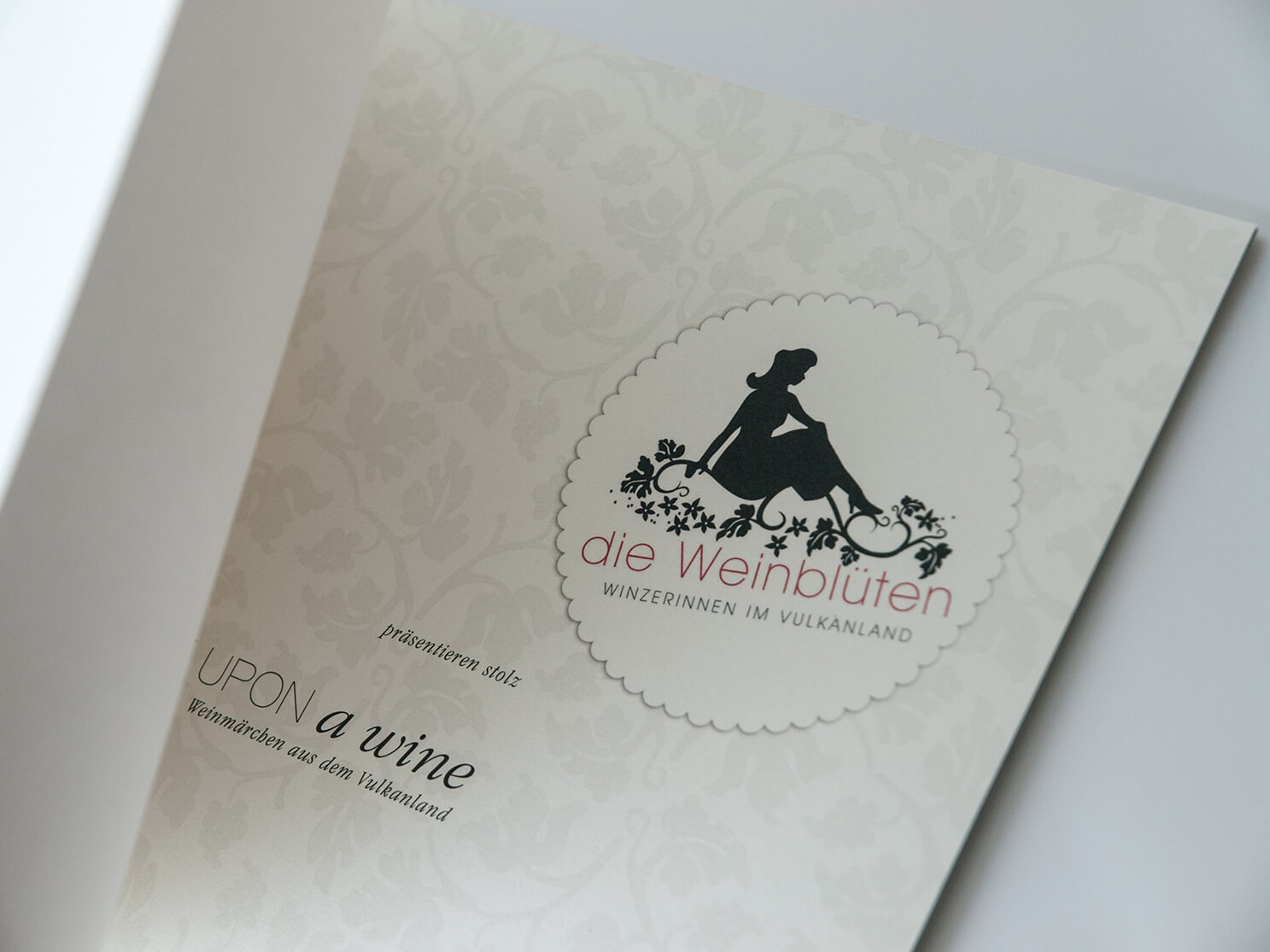 weinmärchen, Winzerinnen, Weinblüten, Märchenbuch, Märchen, Wein, Once upon a wine, Editorialdesign, Imagefolder